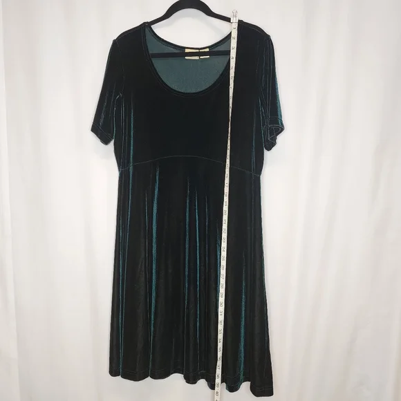 Hillard & Hanson Sz XL Green Velvet Fit & Flare Short Sleeve Made in USA Dress - Picture 3 of 10
